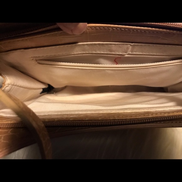 Guess Brand Mustard Yellow Purse - Picture 2 of 6